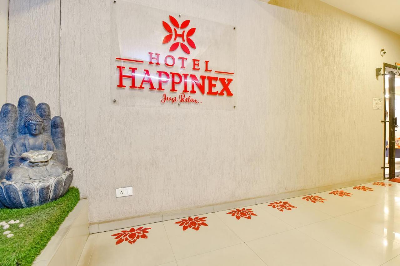 Fabhotel Happinex Surat Eksteriør bilde